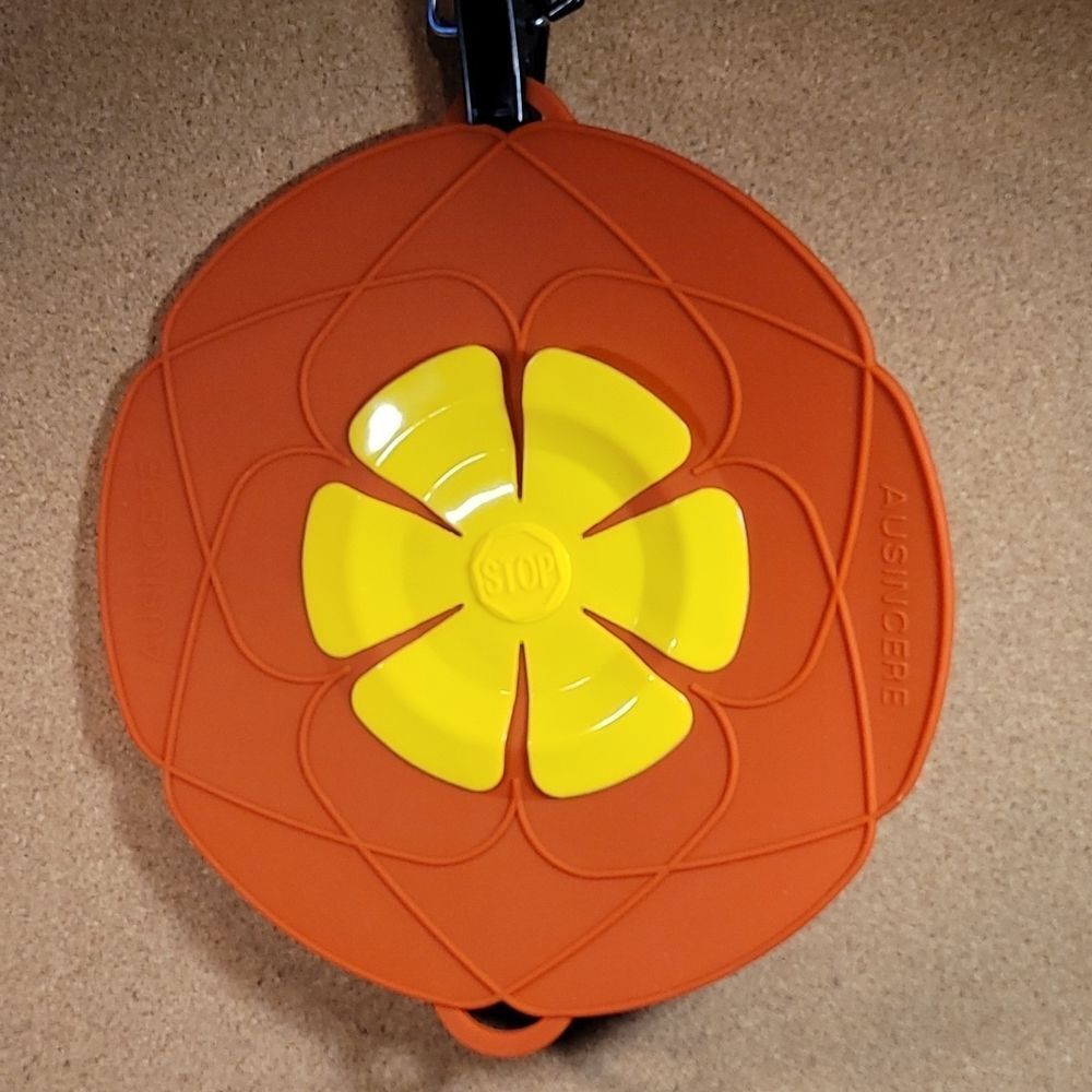 AUSINCERE Spill Stopper Red and Yellow Lid Cover
